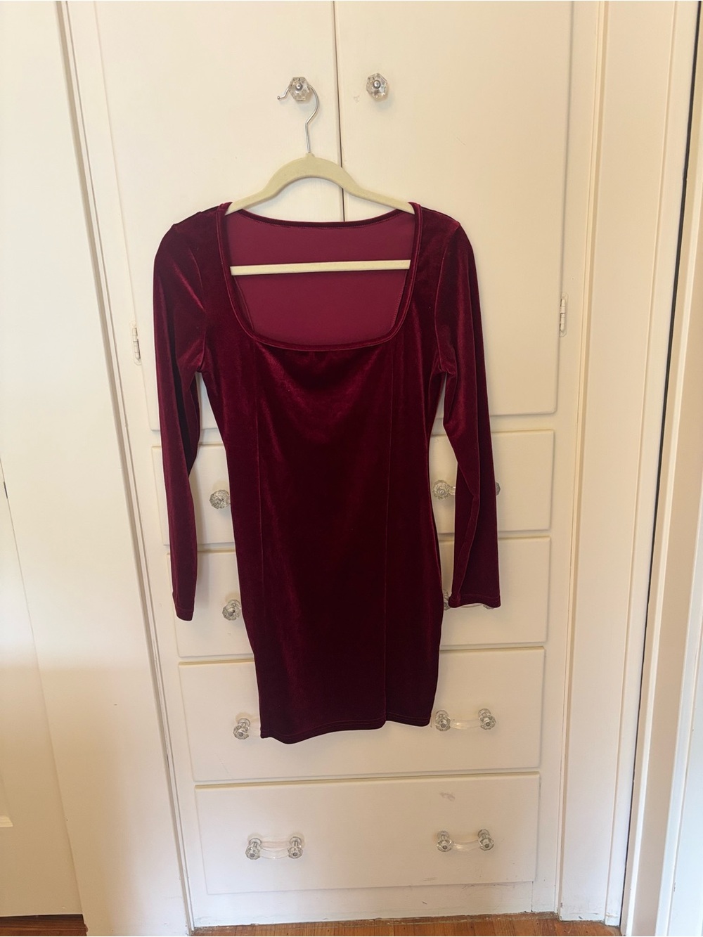 Velvet Long-Sleeve Square Neck Bodycon Dress - Wine colored